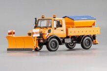 1:43 MERCEDES-BENZ Unimog 1300 L Schneepflug, orange